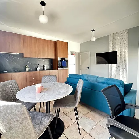Apartment Adonis - *