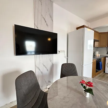 Adonis - Lejlighed *