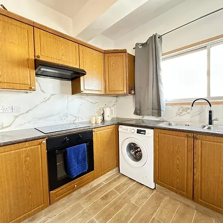 Apartment Adonis -